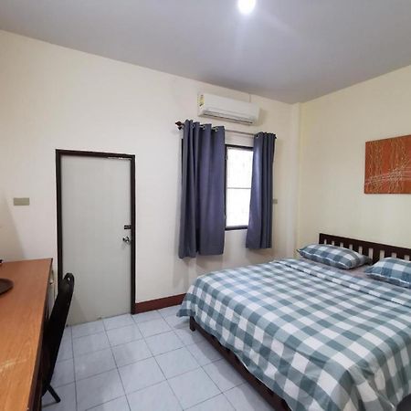 Deejai Hotel Сирача Экстерьер фото