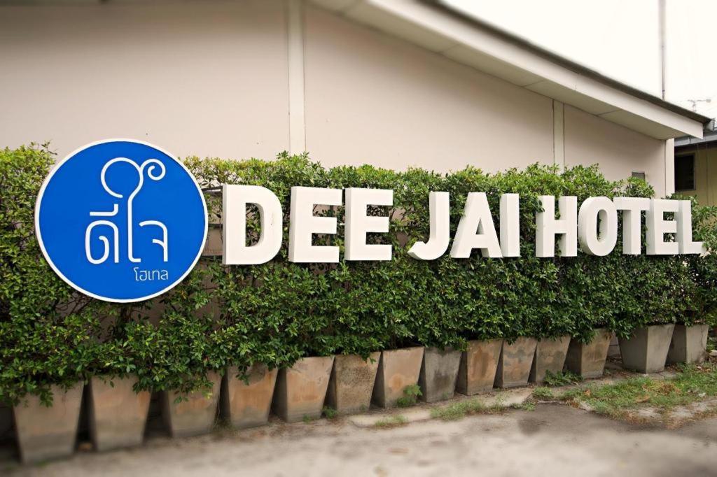 Deejai Hotel Сирача Экстерьер фото