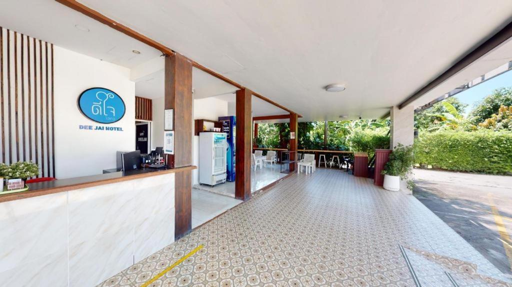 Deejai Hotel Сирача Экстерьер фото