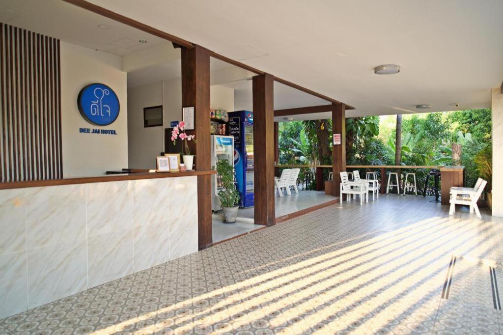 Deejai Hotel Сирача Экстерьер фото