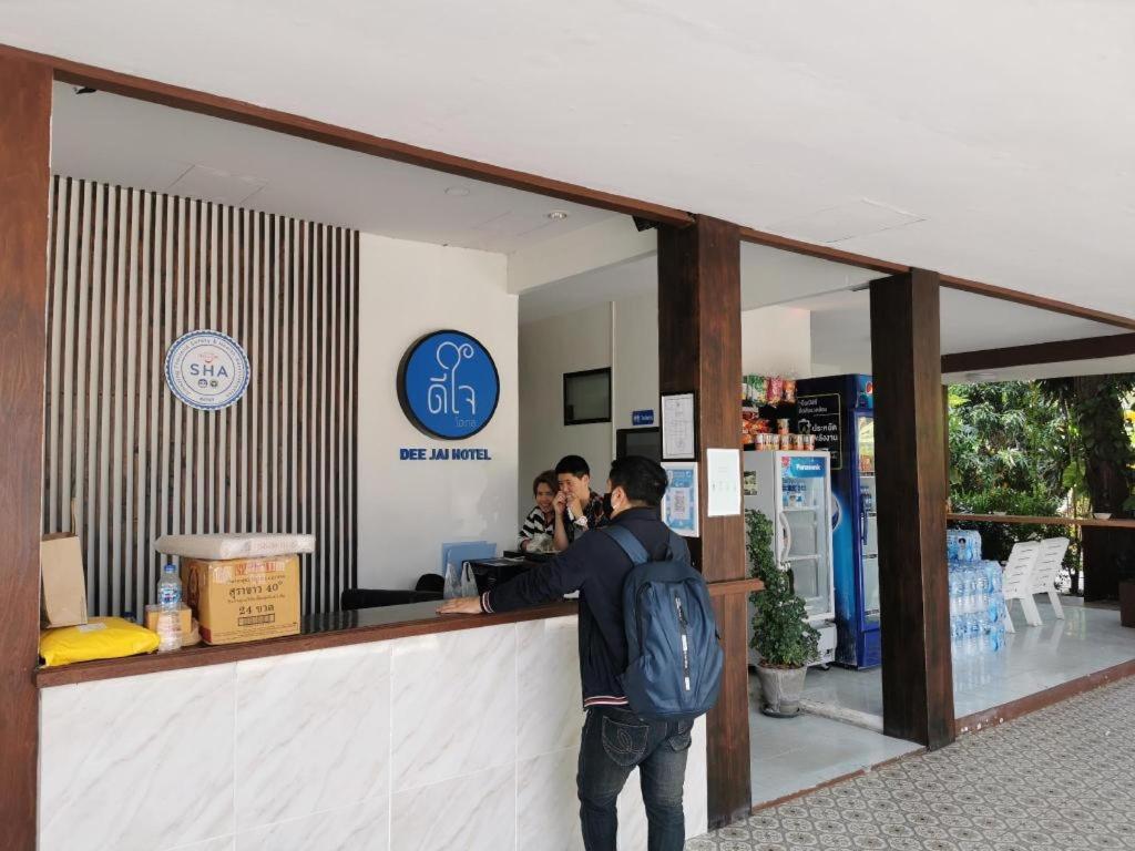 Deejai Hotel Сирача Экстерьер фото