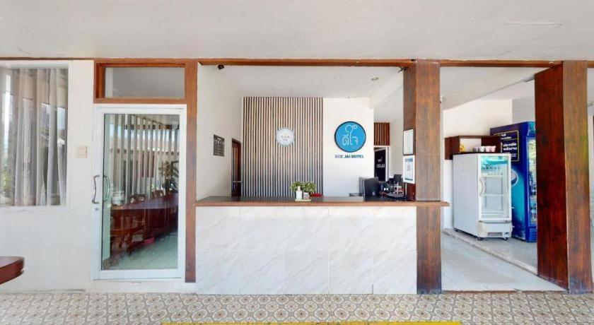Deejai Hotel Сирача Экстерьер фото
